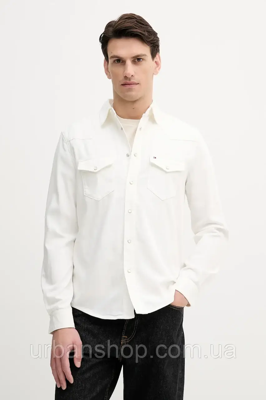 Urbanshop com ua Джинсова сорочка Tommy Hilfiger колір бежевий regular класичний комір MW0MW40684 РОЗМІРИ