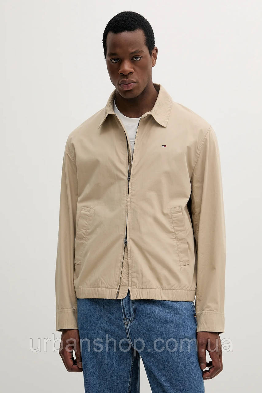 Urbanshop com ua Бавовняна куртка Tommy Hilfiger колір бежевий перехідна MW0MW38715 РОЗМІРИ ЗАПИТУЙТЕ