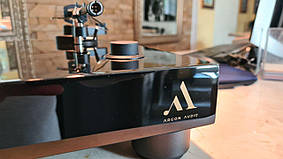  Слухаємо музику: програвач вінілу Argon Audio TT-4 SPECIAL EDITION в роботі. Данія