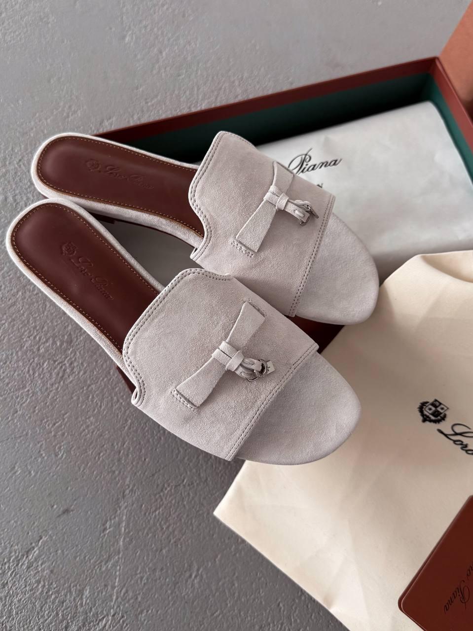 Замшеві шльопанці жіночі Loro Piana Summer Charms Walk Sandals. Світлі літні шльопки жіночі Лоро Піана., фото 1