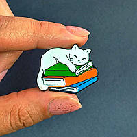 Металлический значок, пин ''Котик с книгами'', металлический пин с книгами