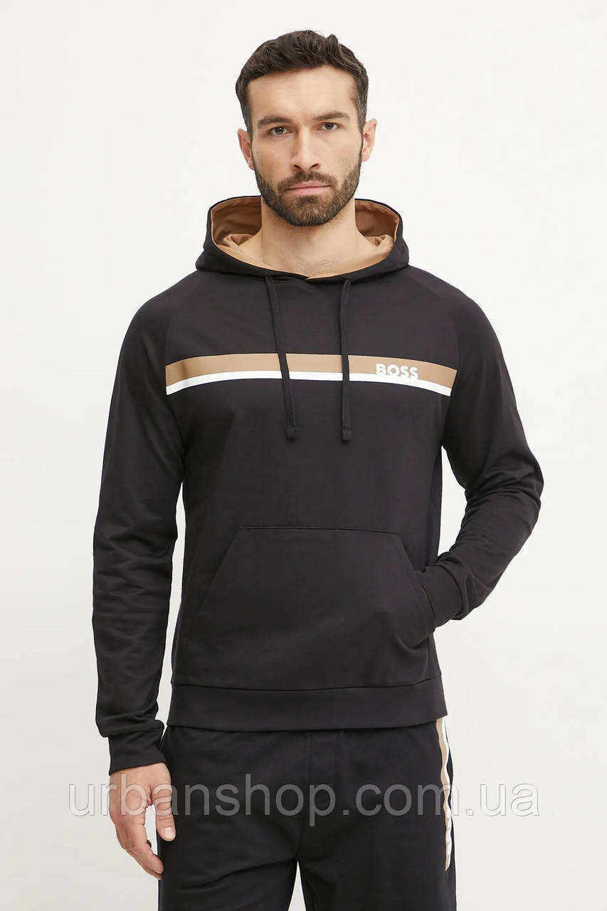 Urbanshop com ua Бавовняна кофта лаунж BOSS чоловіча колір чорний з капюшоном з принтом 50540667 РОЗМІРИ
