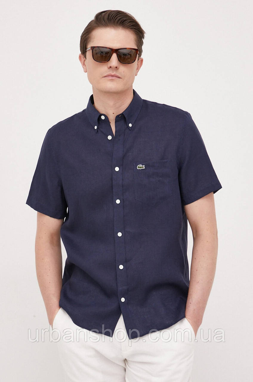 Urbanshop com ua Сорочка з льону Lacoste колір синій regular комір button-down РОЗМІРИ ЗАПИТУЙТЕ