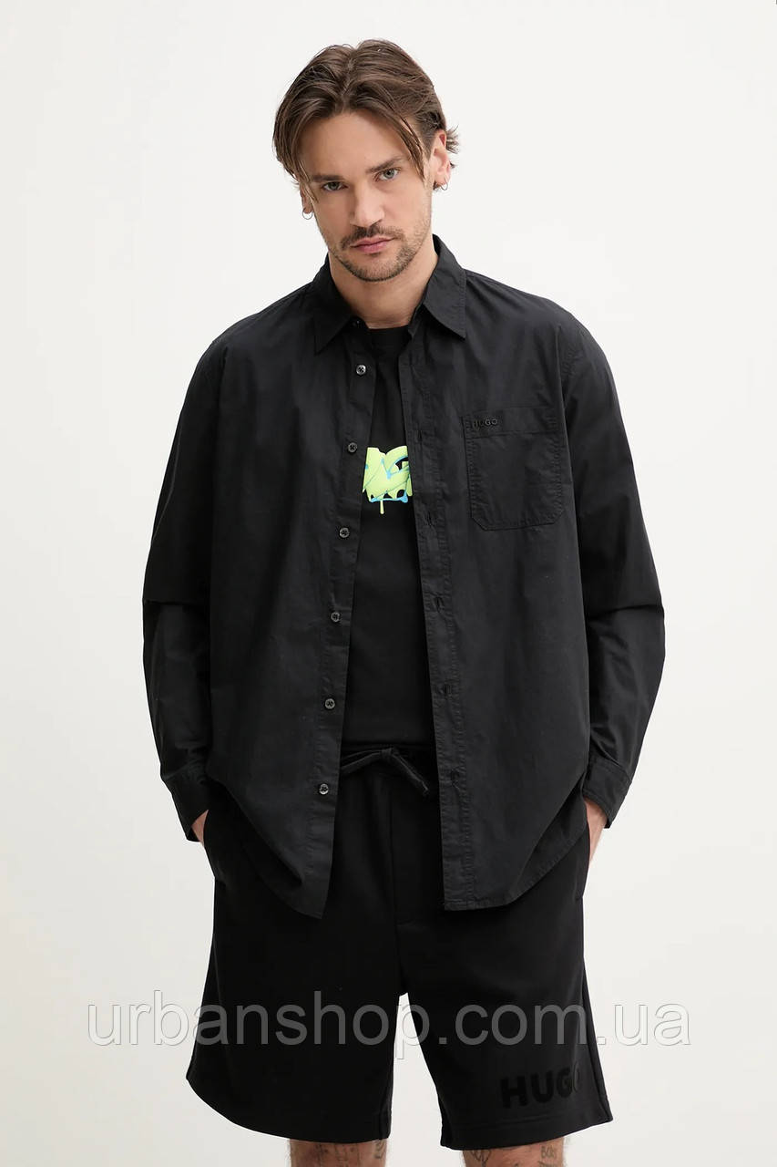 Urbanshop com ua Бавовняна сорочка HUGO чоловіча колір чорний regular класичний комір 50539309 РОЗМІРИ