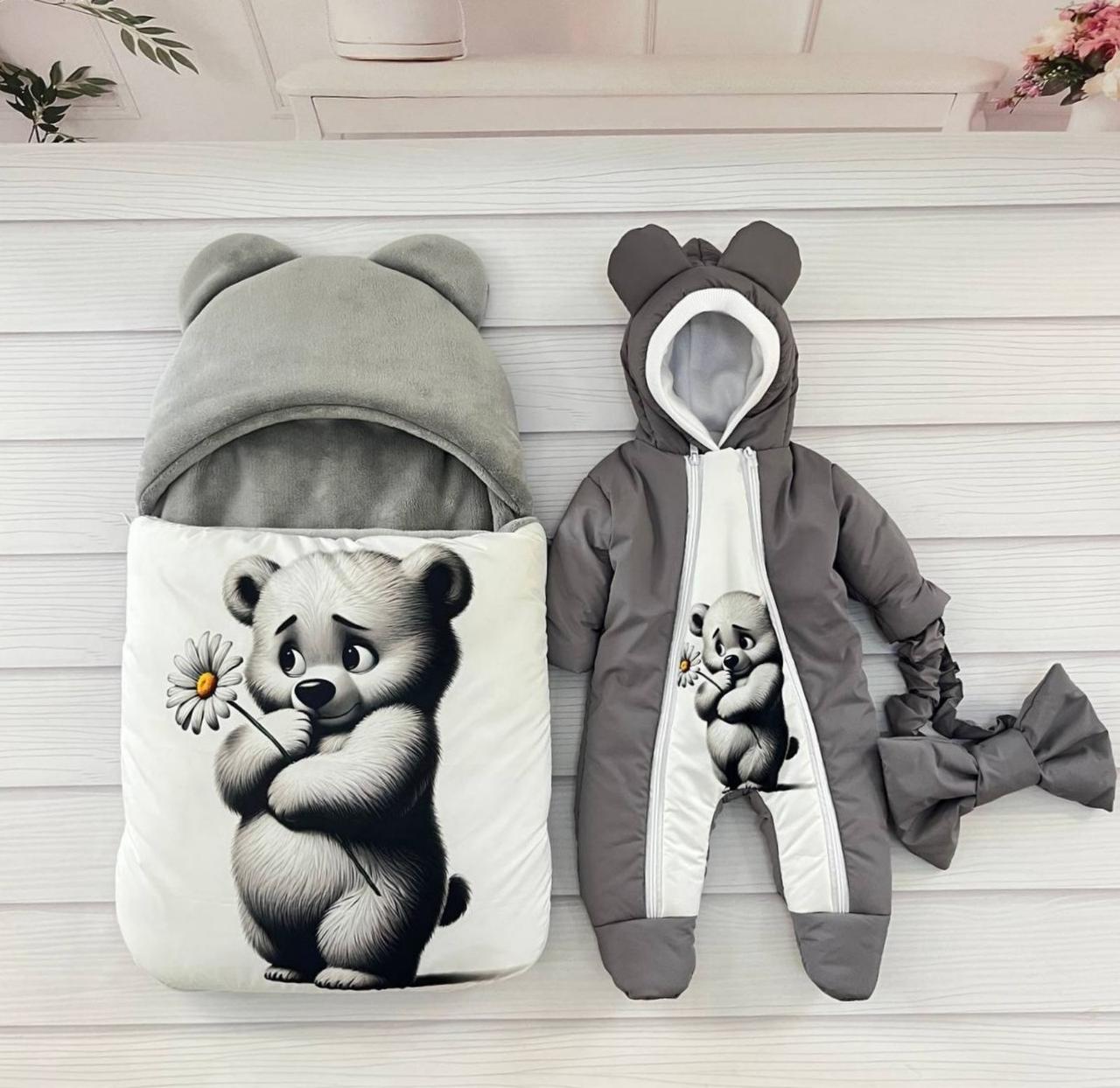 Комплект для новонароджених спальник + комбінезон, сірий з принтом ведмежа з ромашкою, фото 1