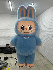 Надувний костюм Лабубу 240 см з акумулятором і вентилятором, блакитний, хутро 7 см, фото 3