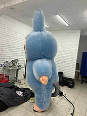 Надувний костюм Лабубу 240 см з акумулятором і вентилятором, блакитний, хутро 7 см, фото 4
