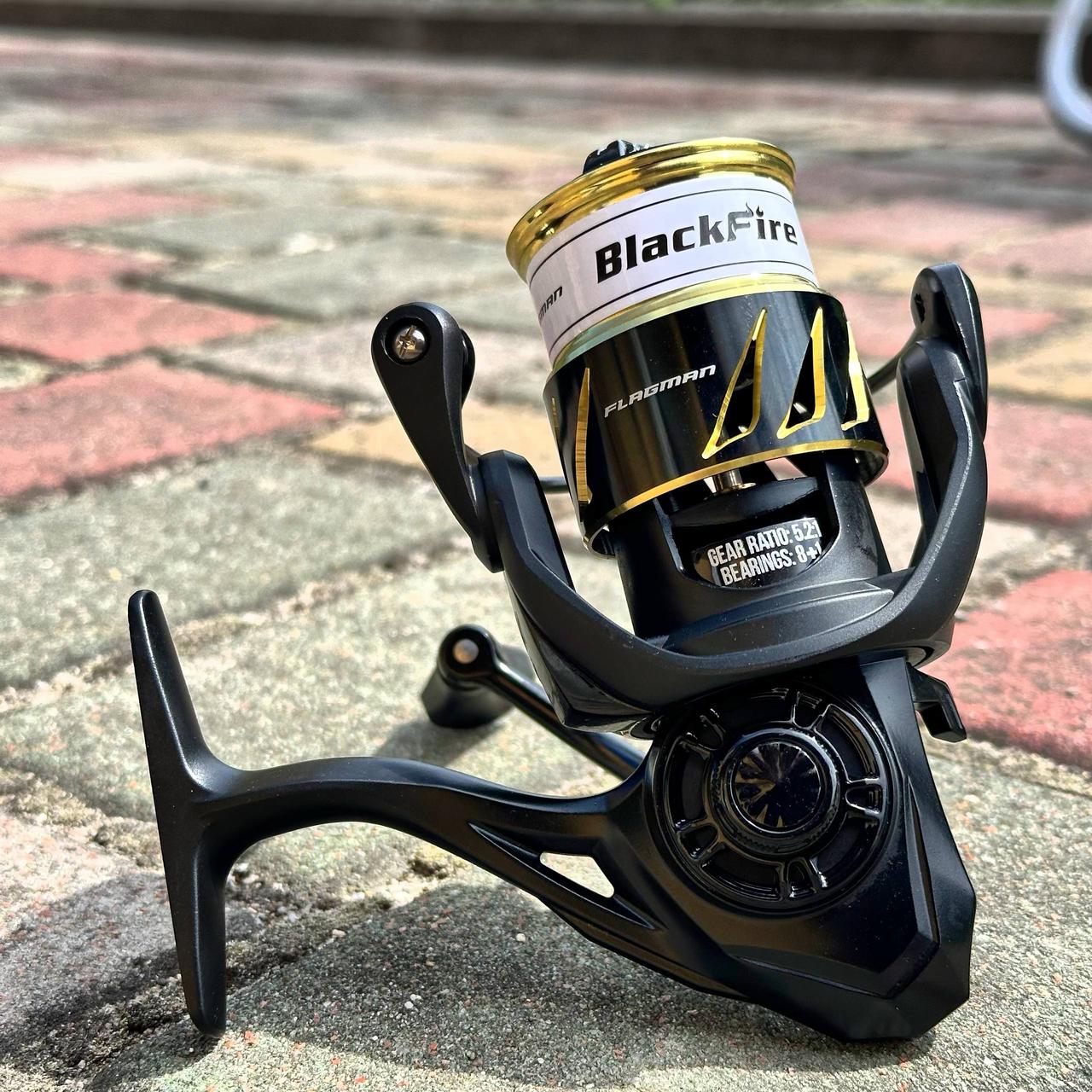 Безінерційна котушка Flagman BlackFire 2000S '23, 3+1 підшипник, передній фрикціон, алюмінієва шпуля, фото 1