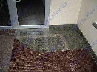 Изготовление грязезащитных и влагопоглощающик ковриков с округлостью при низкопосаженной двери 10