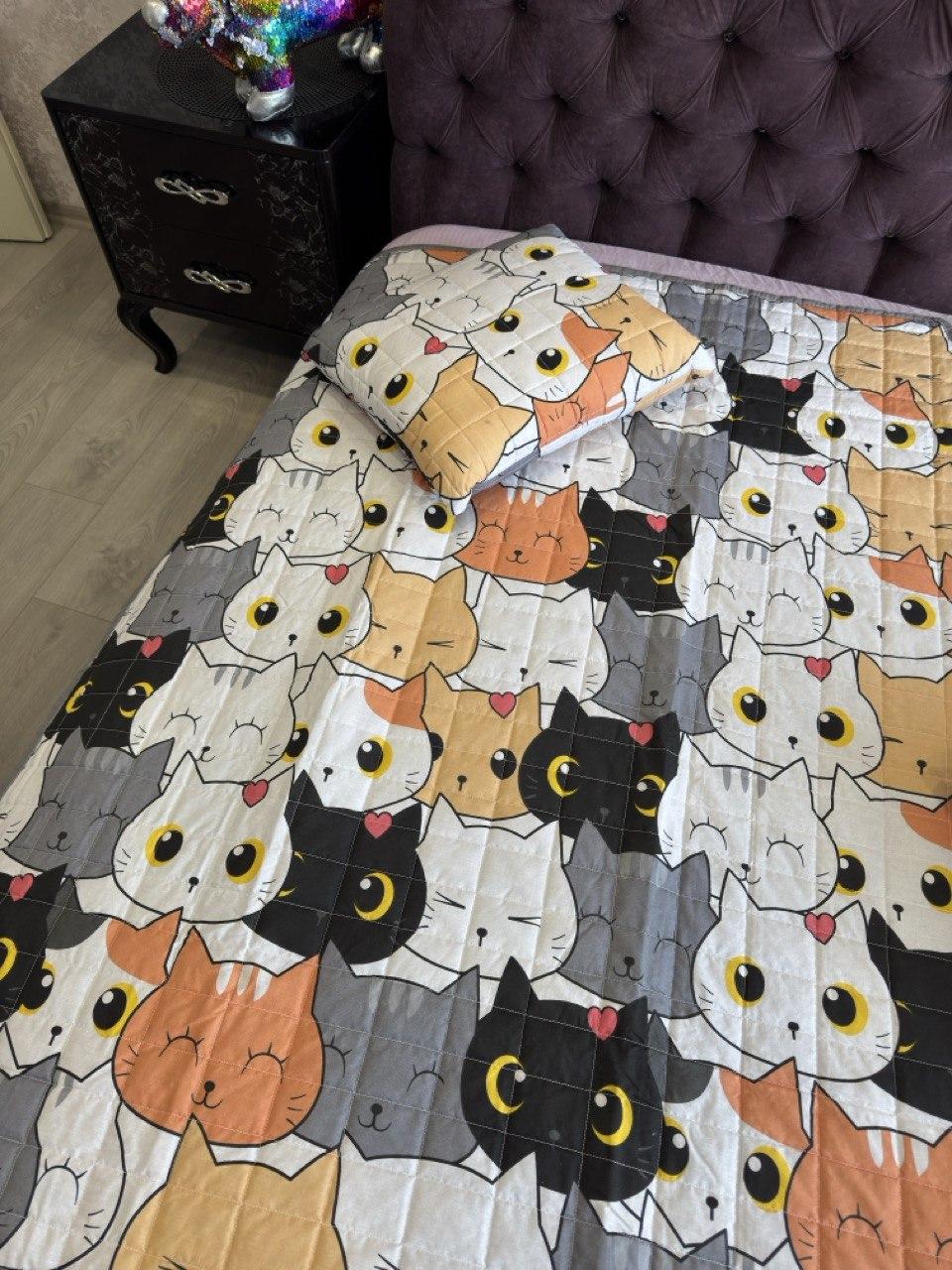 Покривало стьобане бавовняне з подушкою на дитяче ліжко котики 110*140см, фото 1