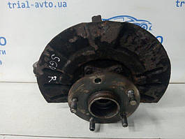 Кулак поворотний правий зі маточиною Suzuki