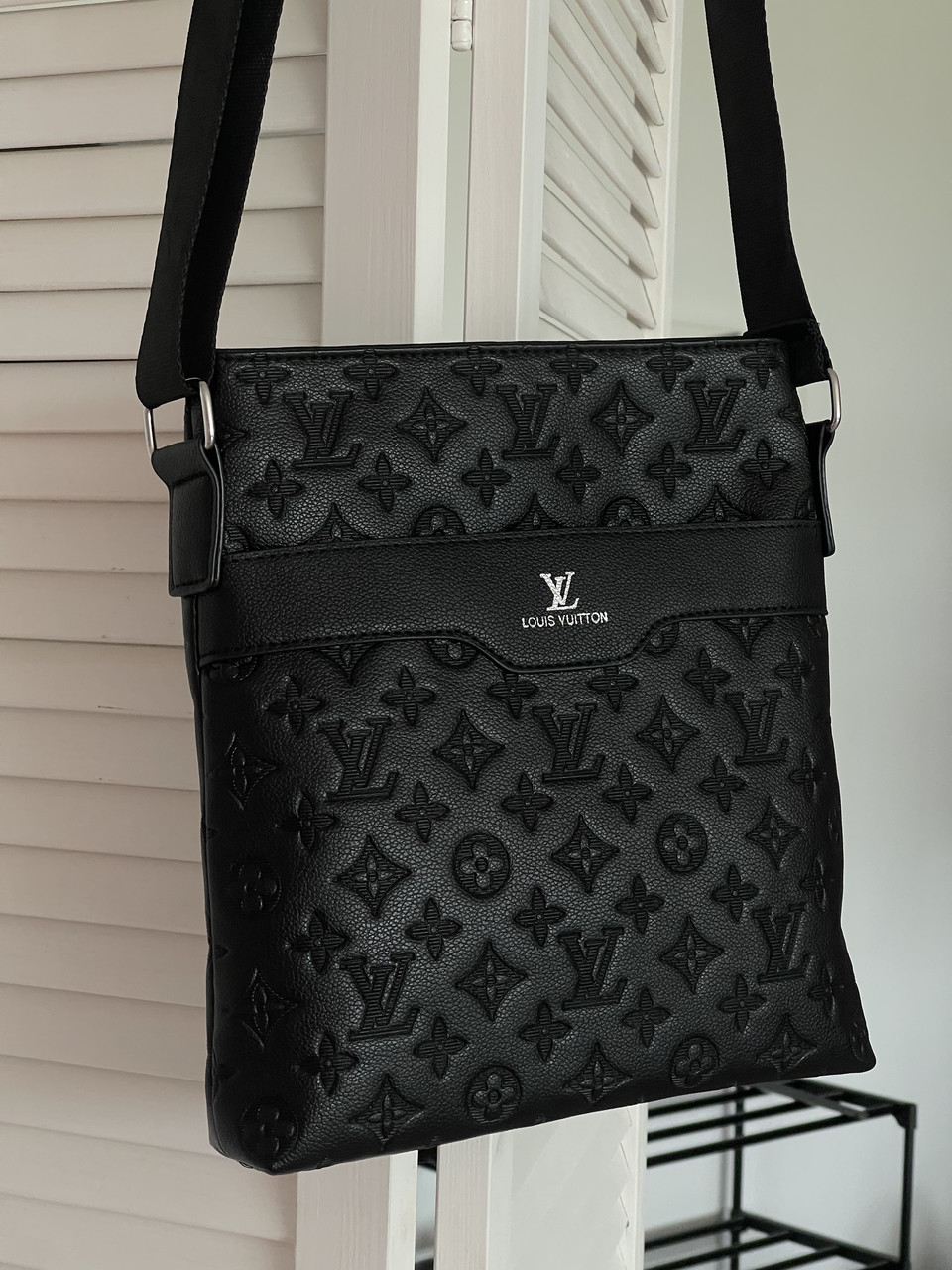 Чоловіча сумка месенджер Louis Vuitton через плече чорний стьобаний Луї Віттон, фото 1