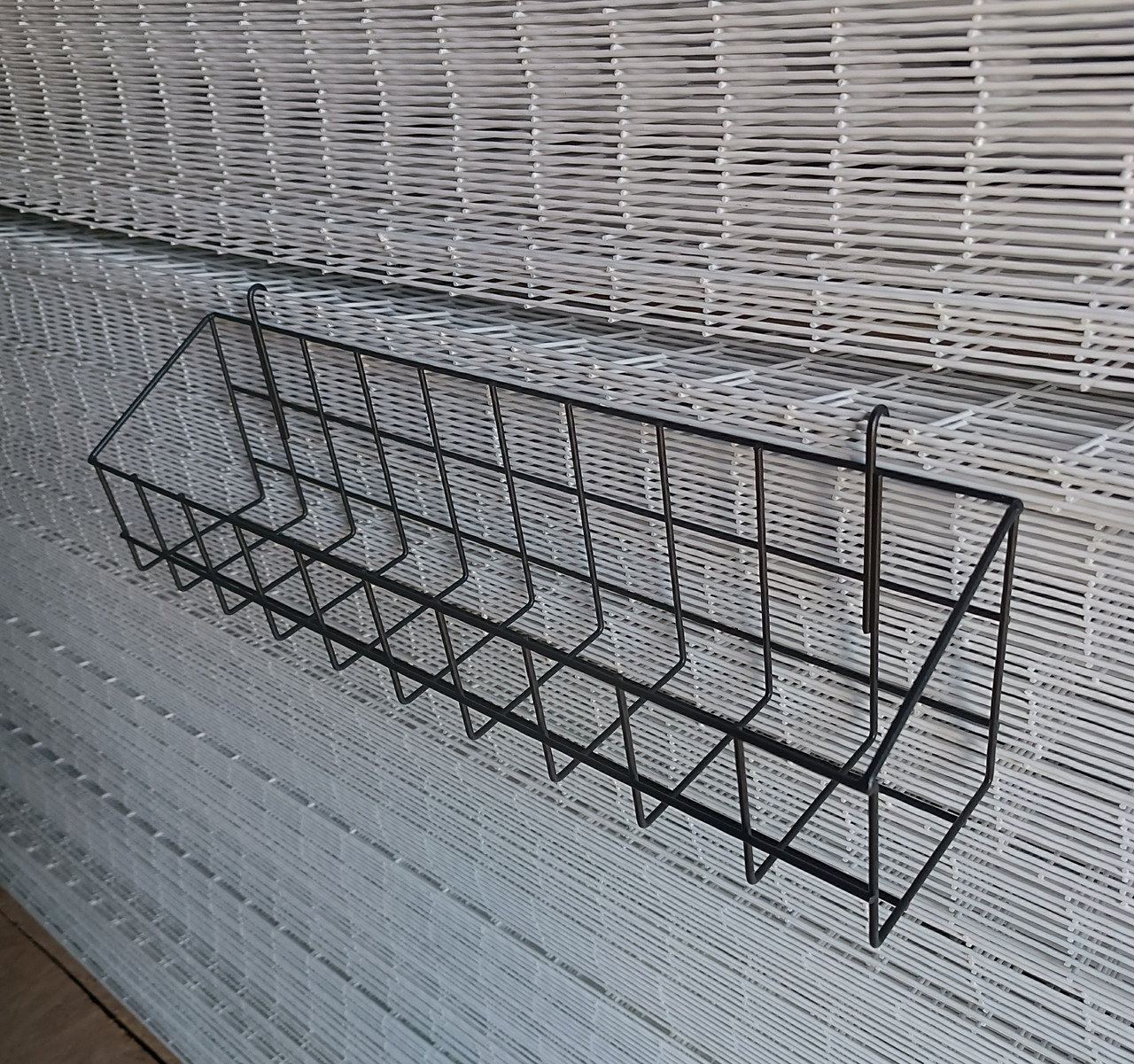 Кошик-полиця навісна 500/100мм на торговельну сітку чорна, фото 1