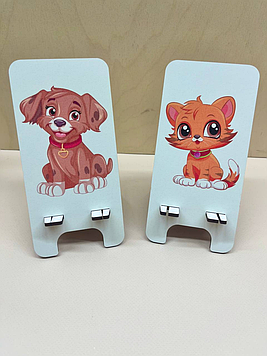 Дерев'яна підставка під телефон з яскравими ілюстраціями. Подарунок першокласнику, випускнику