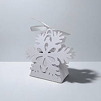 Коробка на 1 цукерку / бонбоньєрка новорічна "Сніжинка" (85х85х40мм.) біла