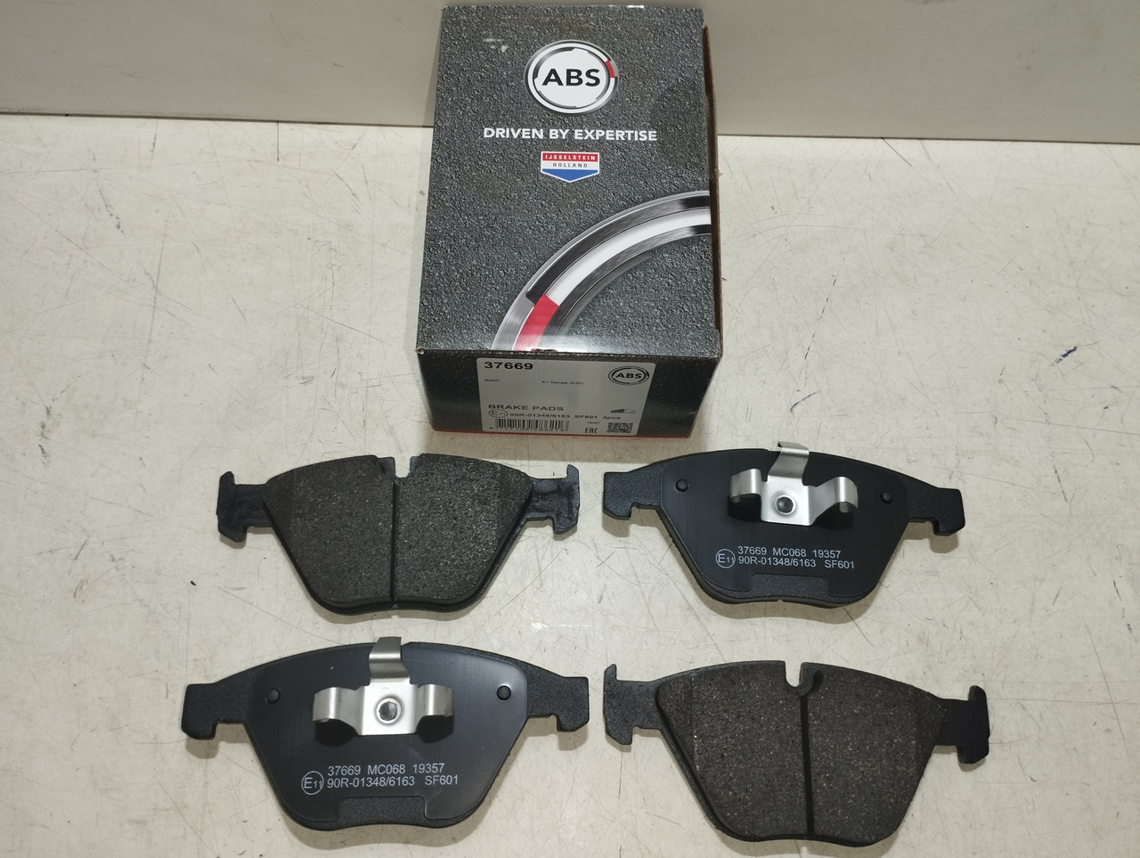 ABS Колодки гальмівні передні BMW 3 (E90)/5 (E60)/7 (E65), фото 1