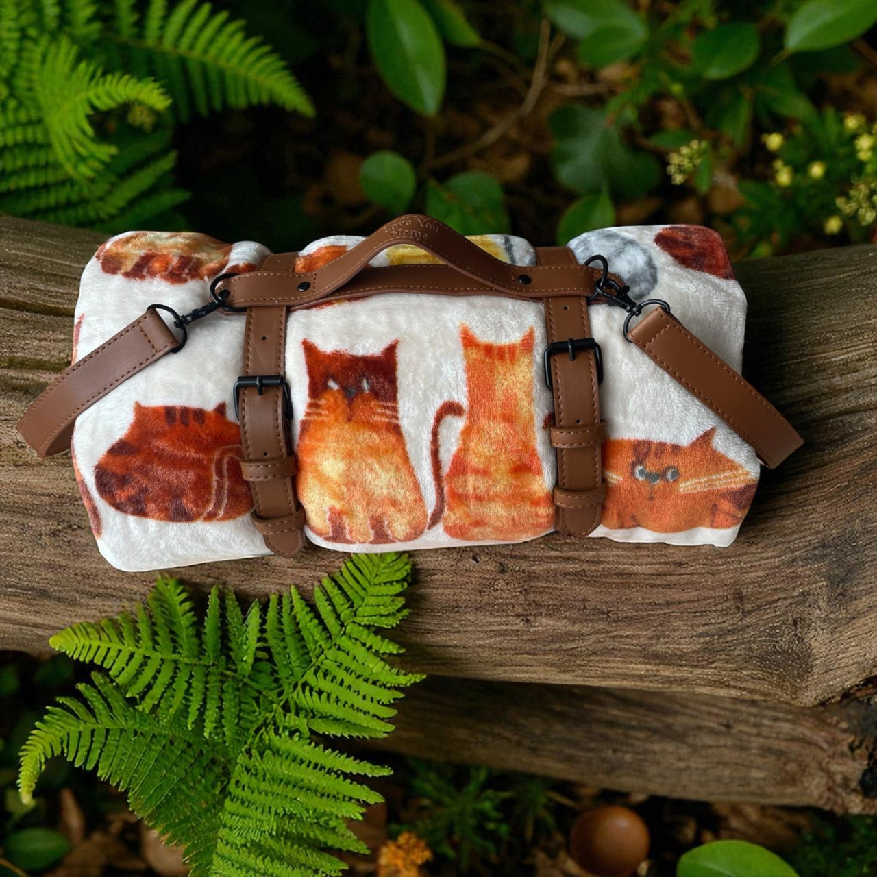 Плед тревел флісовий Котики бежевий з ременем Love You 150 x 200 см