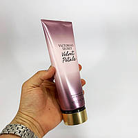 Лосьйон для тіла Victoria's Secret Velvet Petals 236 мл Original QI-51