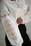 Жіноча вишита лляна сорочка з бежевою вишивкою та декоративними китицями, фото 8