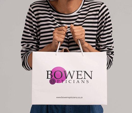 Пакет місткий з білим шнурком і лого розміром 40×30×12 см Крейдований ламінований матовий папір, фото 1