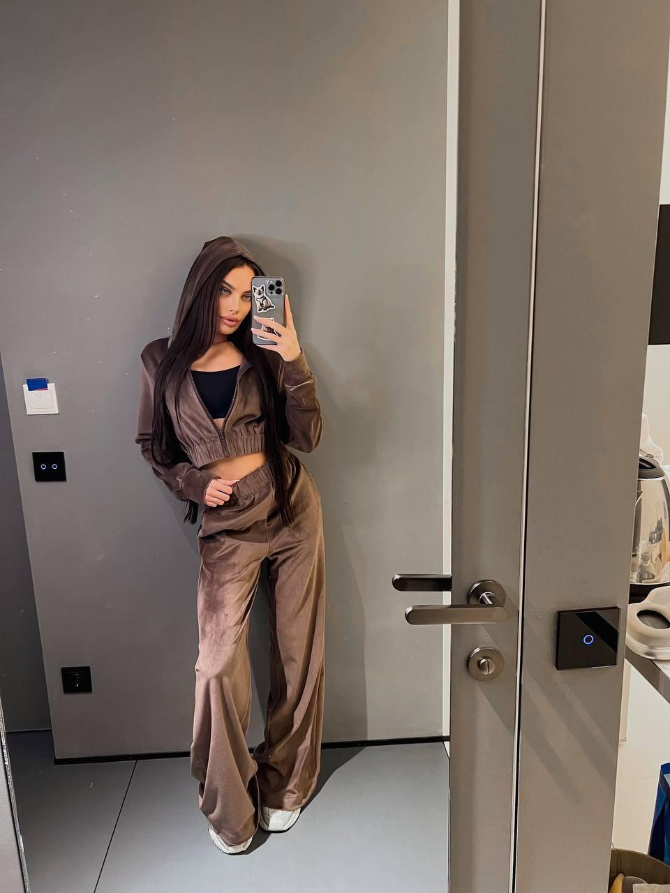 Жіночий велюровий спортивний костюм із вкороченою кофтою, фото 1