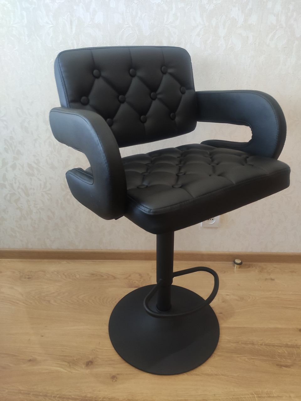 Крісло барне, візажне НС8403W, чорне, база чорна