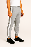 Повсякденні трикотажні штани чоловічі світло сірого кольору з білим лампасом на манжеті XS