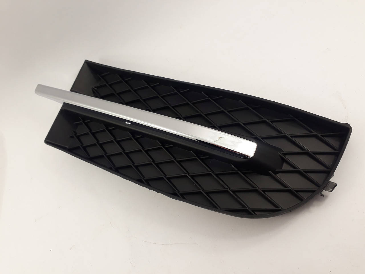 

Заглушка фары противотуманной правой AVEO 3 grog Корея