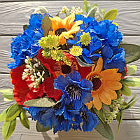 Композиція з квітами маки, волошки, соняшники на стіл.