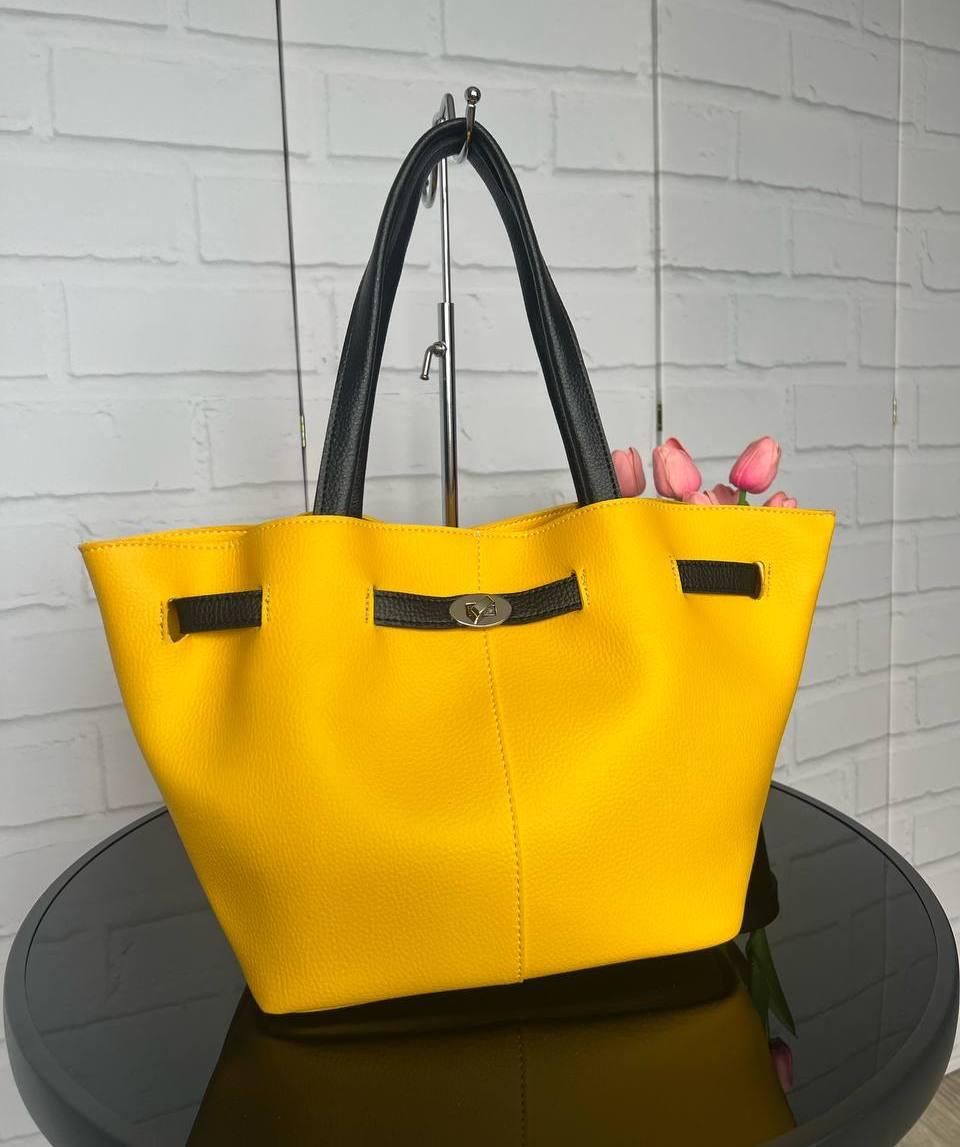 Велика жіноча сумка формату А4 містка зручна жовта з чорним шкірзам