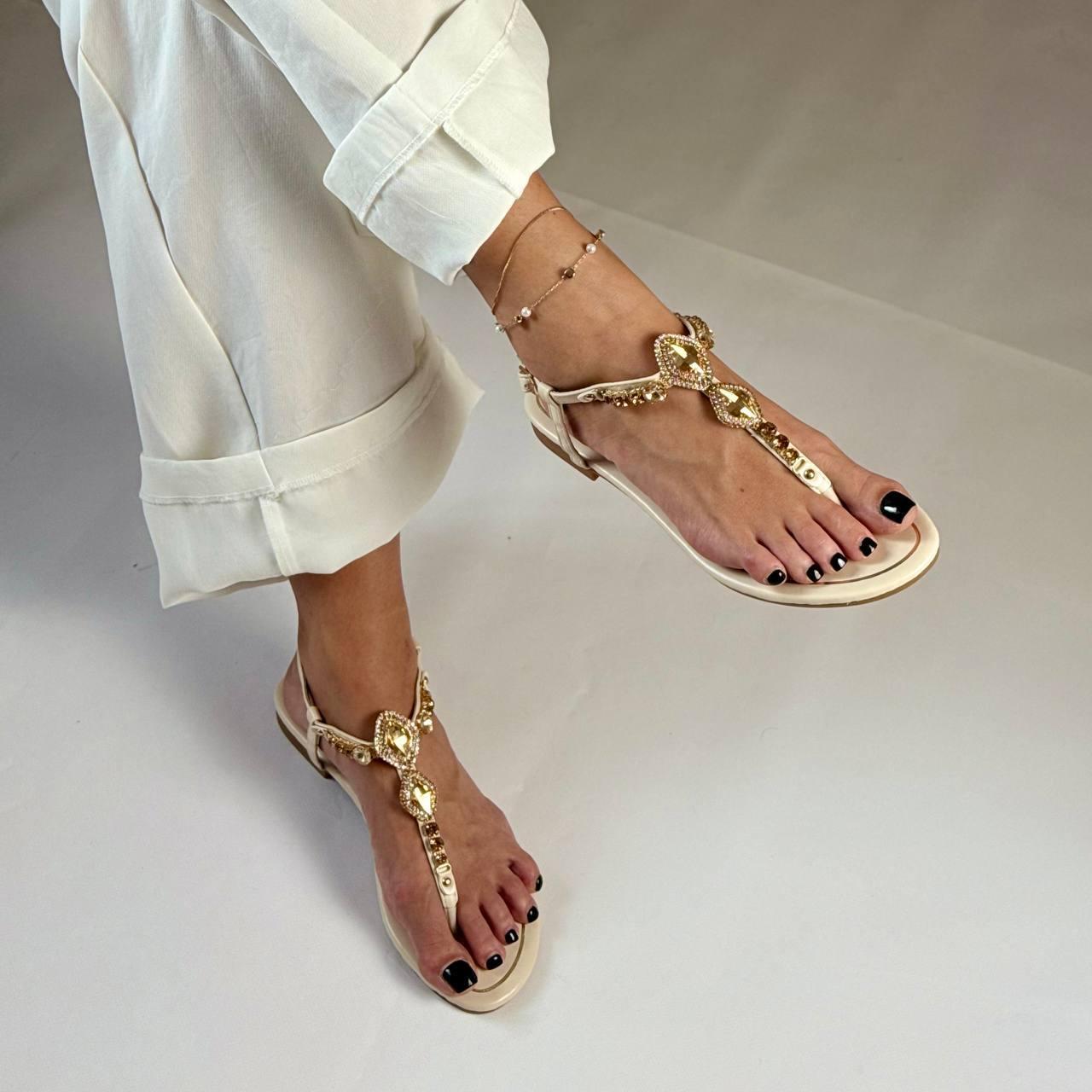 Жіночі босоніжки-в'єтнамки з камінцями та стразами на низькому ходу бежеві екошкіра, фото 1