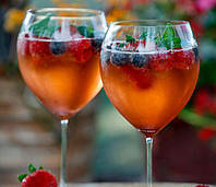ТОП-3 освіжаючих літніх коктейлю з червоним напівсолодким вином
