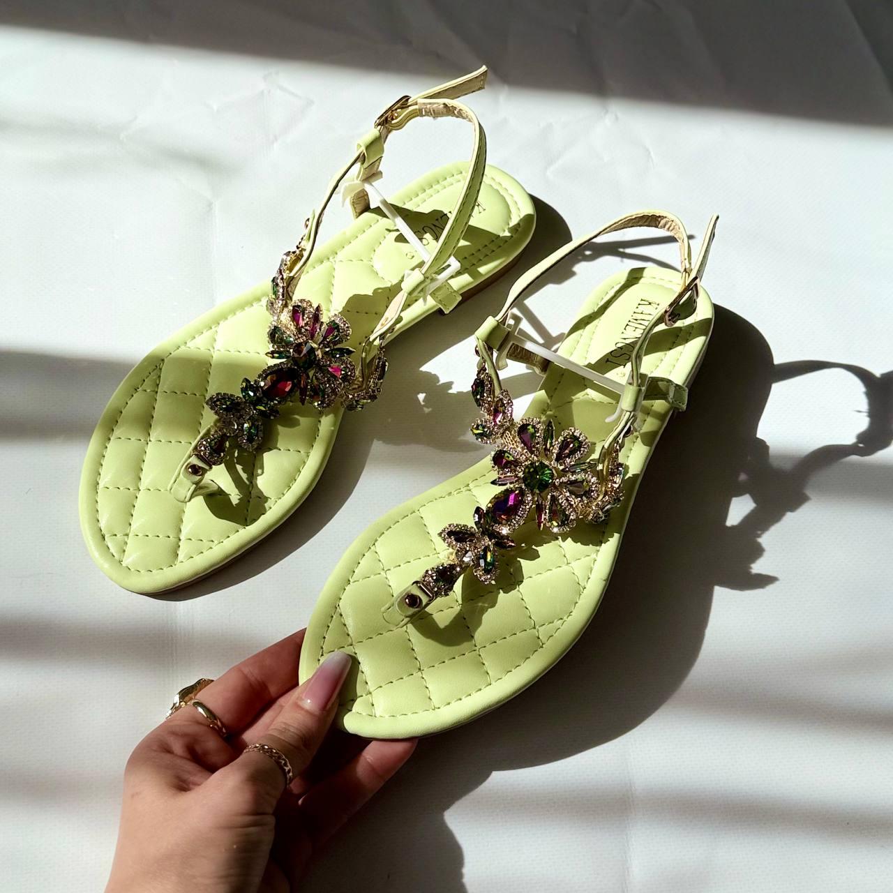 Жіночі босоніжки-в'єтнамки з камінням на низькому ходу салатові екошкіра