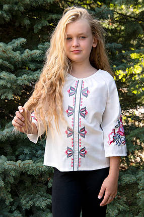 Вишиванка для дівчинки з льону з пишною гладдю на рукавах і грудях розміри 110–164, фото 1