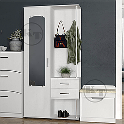 Невеликий передпокій із дзеркалом Надія Компаніт