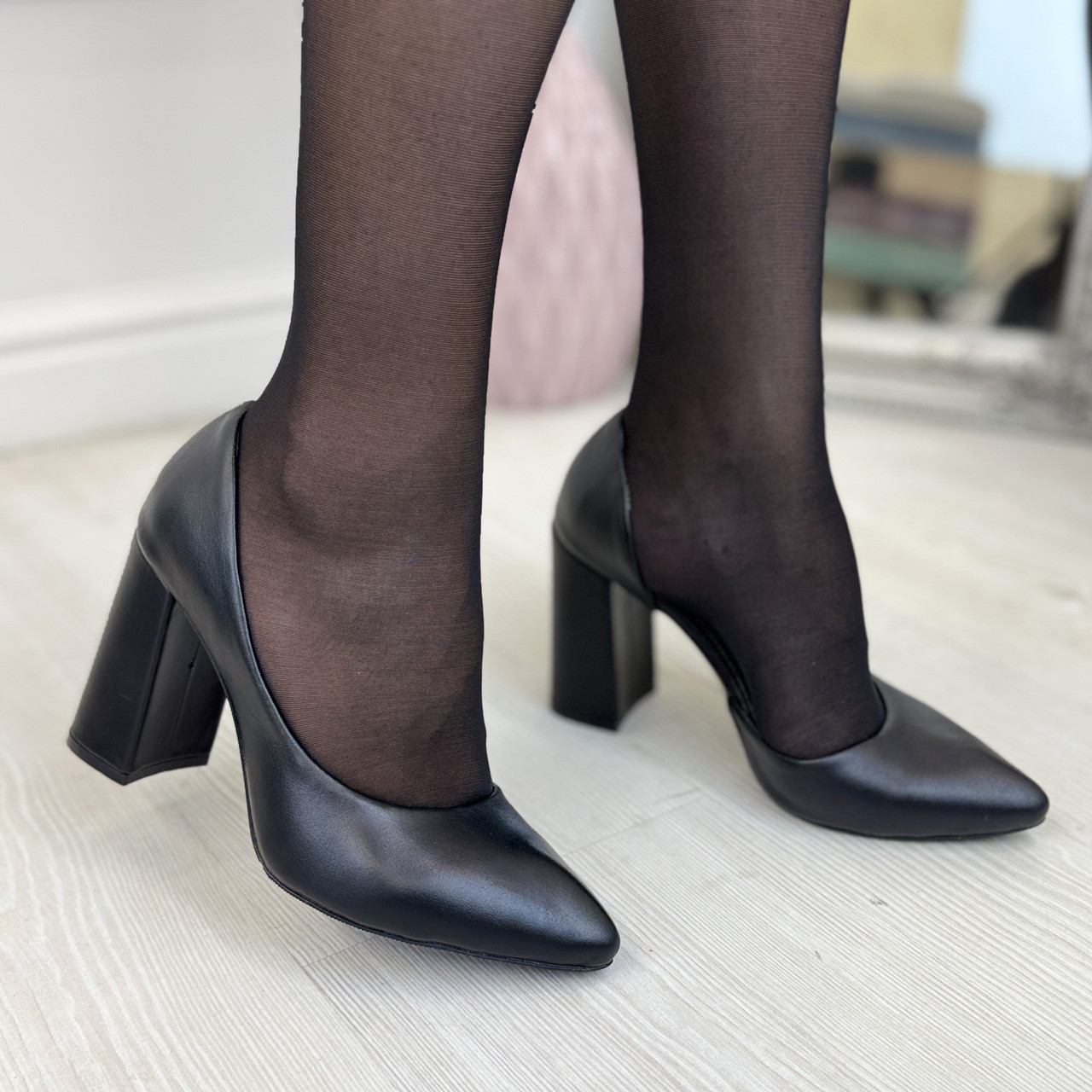 Туфлі жіночі шкіряні на стійкому підборі, колір чорний. Розміри 36-41, фото 1