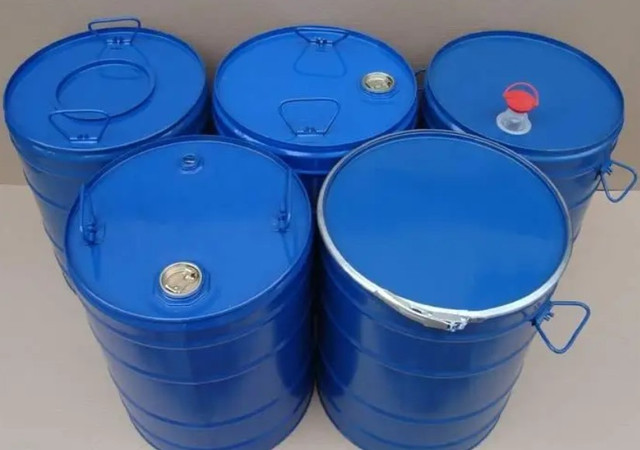 Епоксидна смола ЕД-20 у бочці