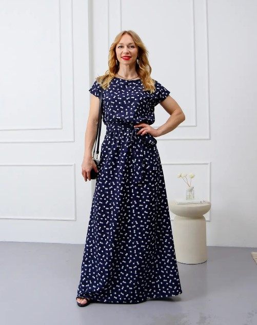 Довга сукня, літня в синьому кольорі з квітами "Аліна". Розміри від 44 до 58
