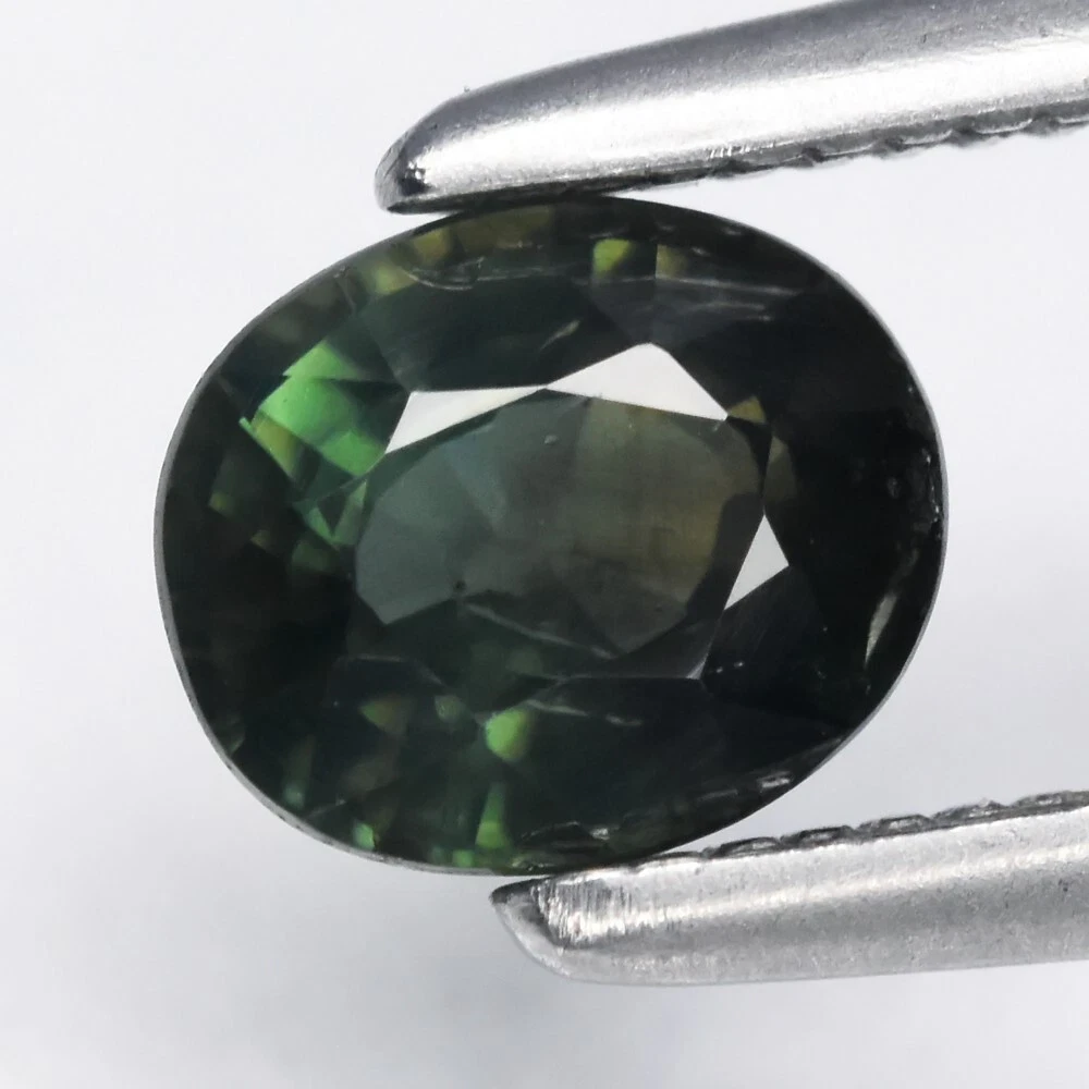0.54 кт Природний зелений сапфір без скла, без нагрівання