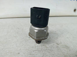 Датчик тиску палива в рейці Infiniti