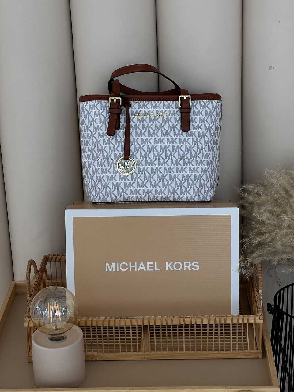 Сумка жіноча крос-боді Michael Kors Jet Set Travel Extra-Small Top-zip Tote Майкл Корс білий, фото 1