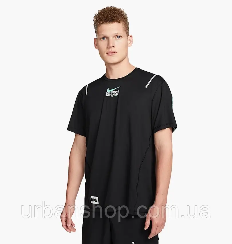 Urbanshop com ua Футболка чоловіча Nike T-Shirt Dri-Fit D.Y.E. Short-Sleeve Fitness Top Black DQ6646-010