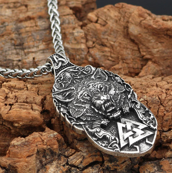 Кулон Вовк із трикселем