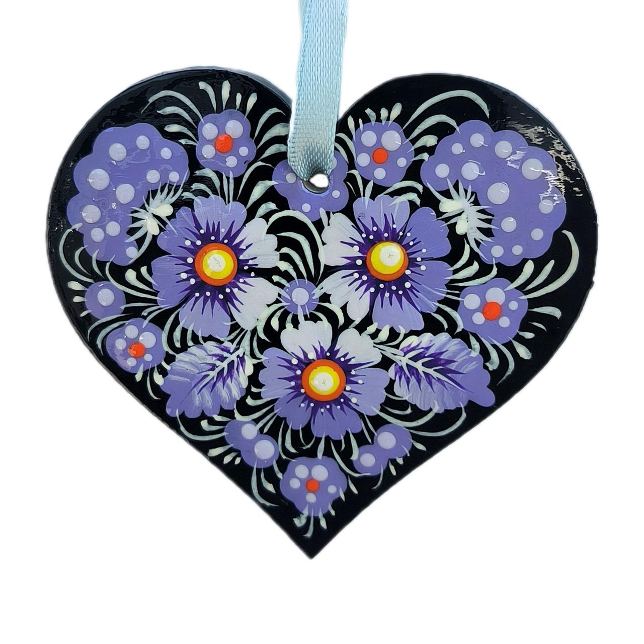 Дерев'яна підвіска "Серце, чорне, фіол.квіти" 7,5*7,5 см., з петриківським розписом, ручної роботи.