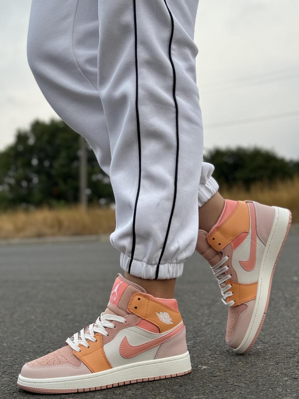 Кросівки жіночі " ШКІРА " 8 пар у ящику бежевого кольору 36-41, фото 1