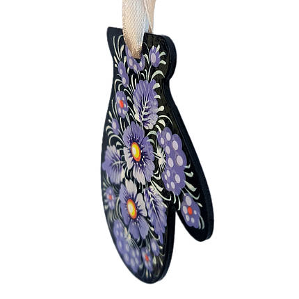 Фанерна підвіска "Рукавичка, чорна, фіол. квіти" 6,5*8,5 см., з петриківським розписом, ручної роботи., фото 2