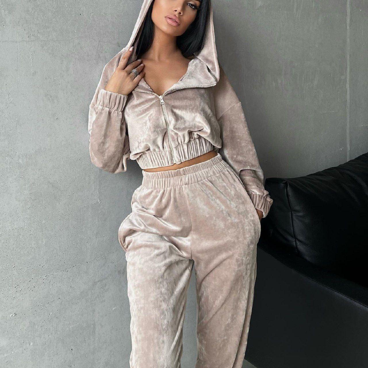 Велюровий костюм у спортивному стилі укорочена кофта на блискавці та штани джогери (р. 42-48) 81KO3878, фото 1