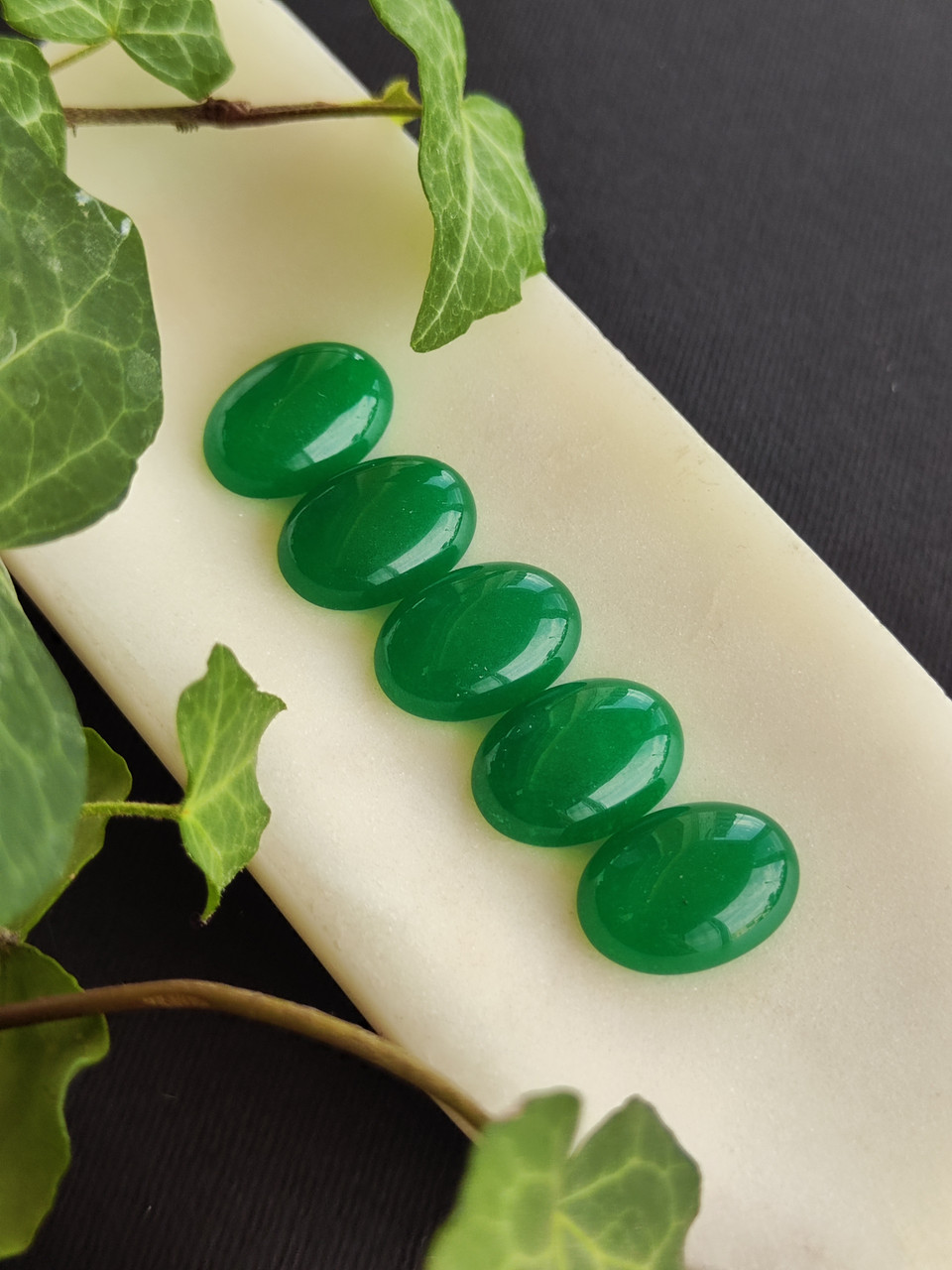 Зелений авантюрин натуральний камінь без оправи. Кабошон овал з авантюрину. Розміри 18*13*6 мм., фото 1