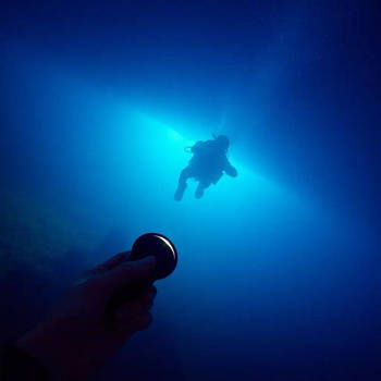 Підводні ліхтарі для дайвінгу, риболовлі та підводного полювання