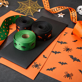 Картон та тематичні стрічки на Хелловін
